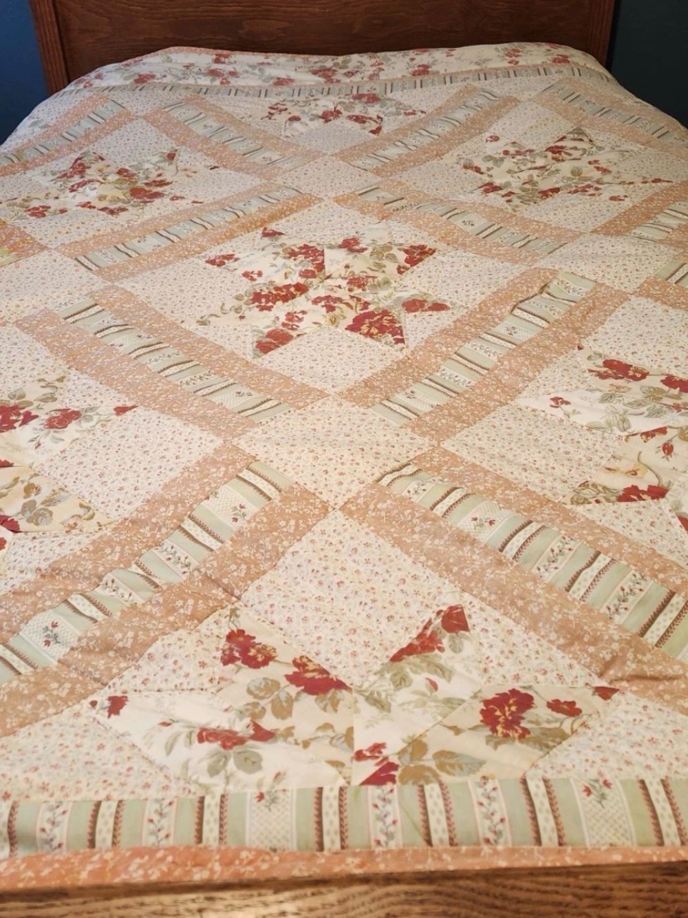 Floral Patchwork Cotton Quilt - Cream & Red